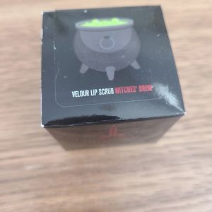 Jeffree Star lip scrub